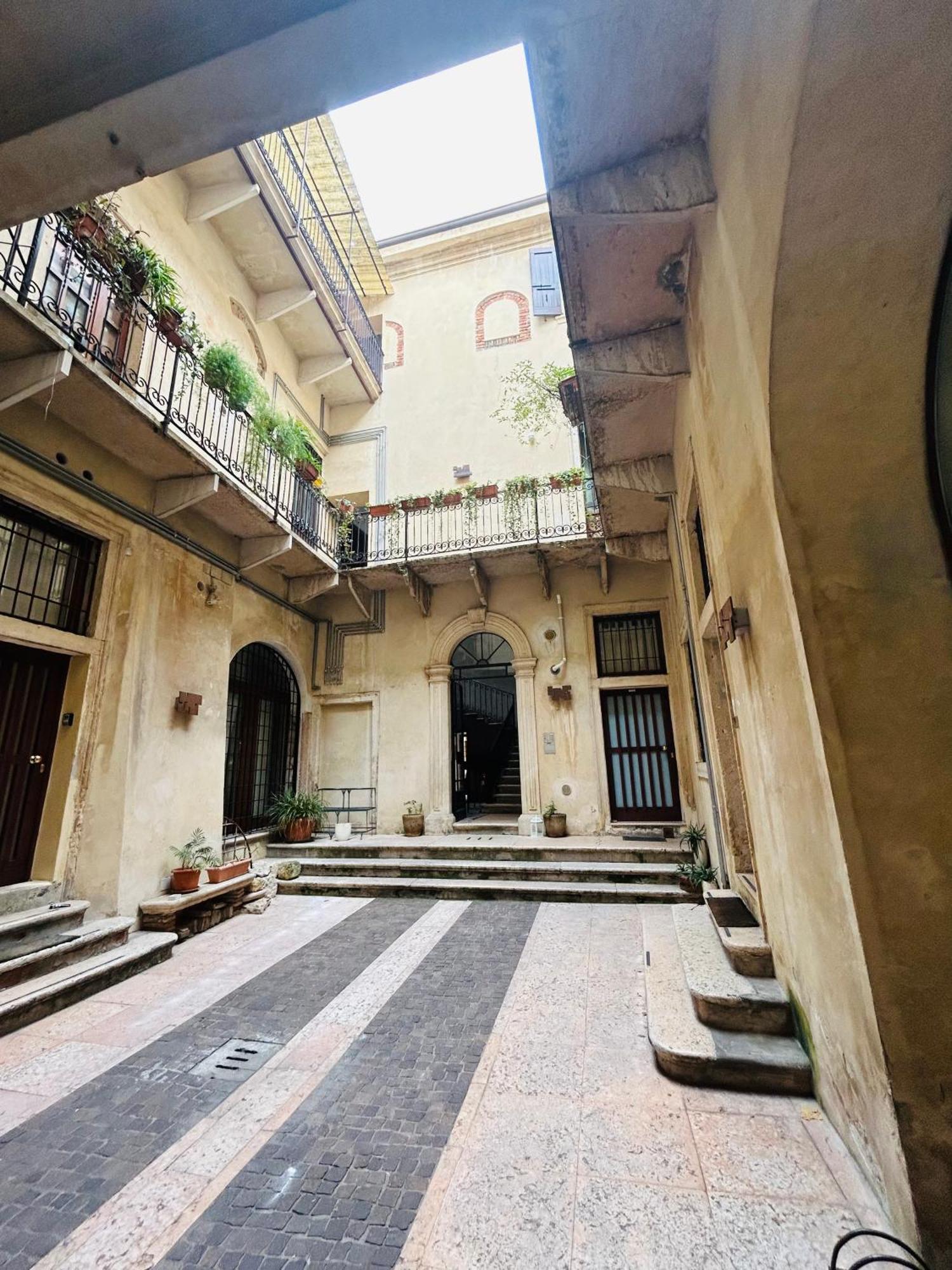 Palazzo Duomo Apartment Verona Exterior photo